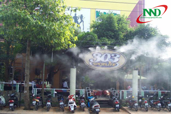 phun suong lam mat quan cafe